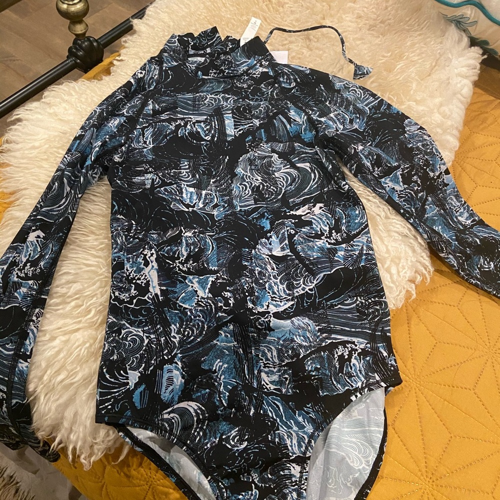 Lululemon long sleeve swimsuit NWT